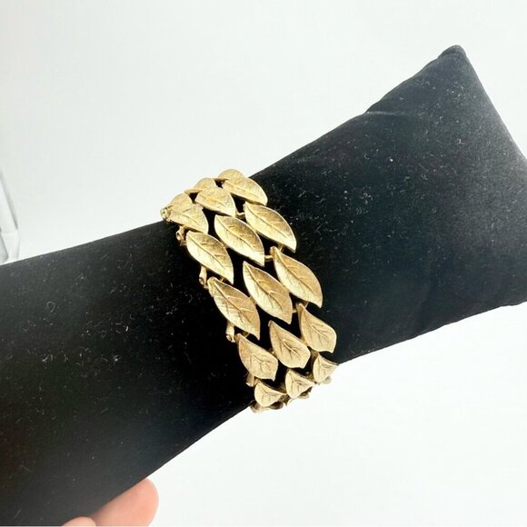 Vintage Lisner Gold Tone Leaves Link Chain Bracelet - Picture 10 of 10